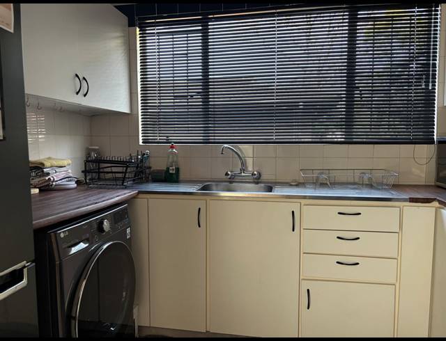 2 BEDROOM APARTMENT FOR SALE IN ESSENWOOD